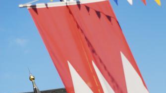 Volkach Rathaus, fränkische Fahne