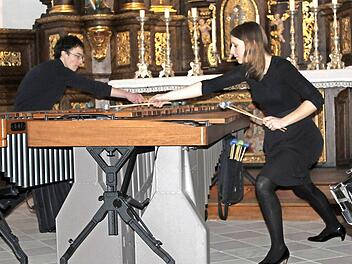 Sarah Rempe und Felix Uttenreuther luden mit ihren Klängen zur Meditation ein. Foto: Markus Häggberg