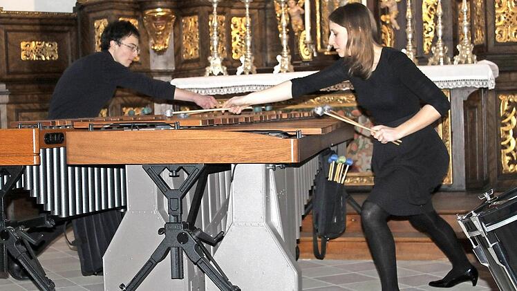 Sarah Rempe und Felix Uttenreuther luden mit ihren Klängen zur Meditation ein. Foto: Markus Häggberg