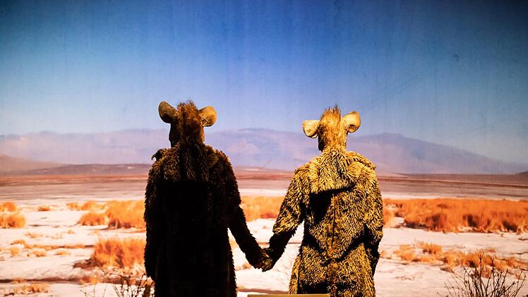 Furioses Kammerspiel: Szene aus der Coburger Erstaufführung der Komödie "Gespräch wegen der Kürbisse" in der Reithalle.Foto: Sebastian Buff