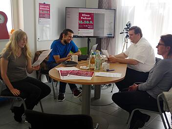 Jule Schrepfer, Andy Fischer, Pfarrer Detlef Pötzl und Anne Neubauer sprechen die Hörbeiträge für den Klima-Podcast ein (von links). Es fehlt Christof Krebs Foto: Heike Schülein