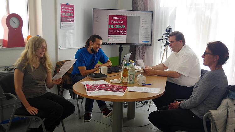 Jule Schrepfer, Andy Fischer, Pfarrer Detlef Pötzl und Anne Neubauer sprechen die Hörbeiträge für den Klima-Podcast ein (von links). Es fehlt Christof Krebs Foto: Heike Schülein