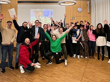 Würzburg: Schwimmkurse für Familien und Männer sind voller Erfolg - "Brücke der Integration"