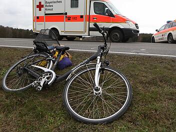 Nachdem er einen Radfahrer zu Sturz gebracht hatte, fl&uuml;chtete ein Daimler-Fahrer einfach vom Unfallort. Der Radfahrer wurde leicht verletzt. Symbolbild: NEWS5 / Herse