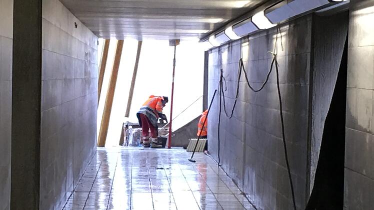 Bahnkunden können durch die neue Gleisunterführung zum Bahnhof in Ebenhausen gelangen.  Foto: Wolfgang Dünnebier
