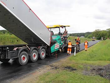 Auf einer Länge von 1,5 Kilometern wird die Strecke zwischen Marienweiher und Steinbach saniert. Das lässt sich der Landkreis rund 130 000 Euro kosten. Foto: Matthias Beetz