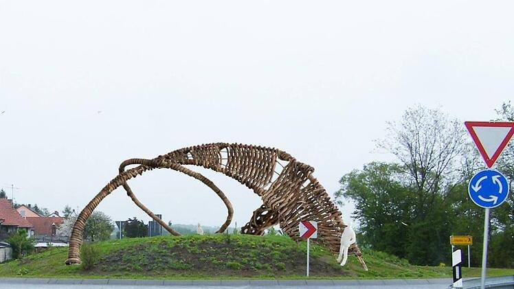 Fotomontage des Flechtobjekts am Kreisel Darstellung: Franziska Eckert