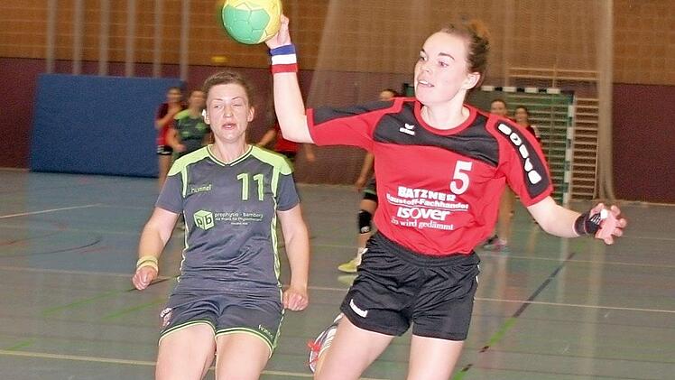 Nachwuchsspielerin Ute Geuß sorgte vor allem bei den Gegenstößen für große Gefahr und war zusammen mit Jutta Geuß (je sechs Tore) die erfolgreichste Werferin des TV Ebern. Foto: Wolfgang Dietz