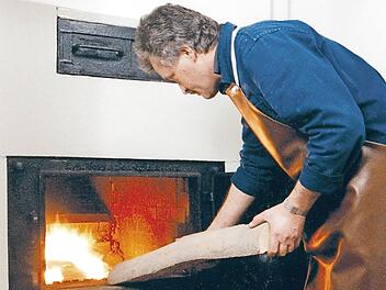 Beispiel für Bamberger Slow Food: Über dem offenen Feuer wird Malz im "Schlenkerla" getrocknet. Foto: p