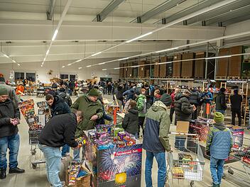 Kreis Bamberg: Feuerwerkshändler kontert Anfeindung - "gehört gesprengt"