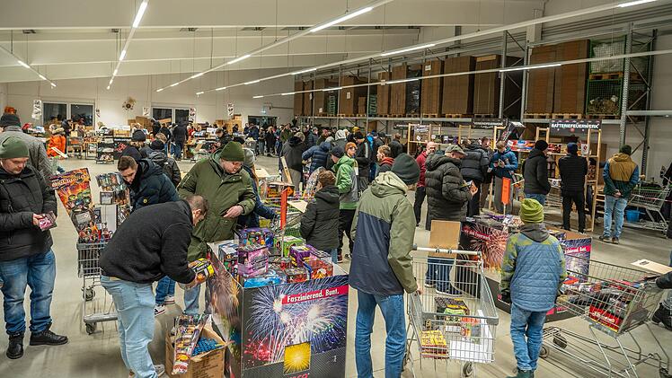 Kreis Bamberg: Feuerwerksh&auml;ndler kontert Anfeindung - "geh&ouml;rt gesprengt"