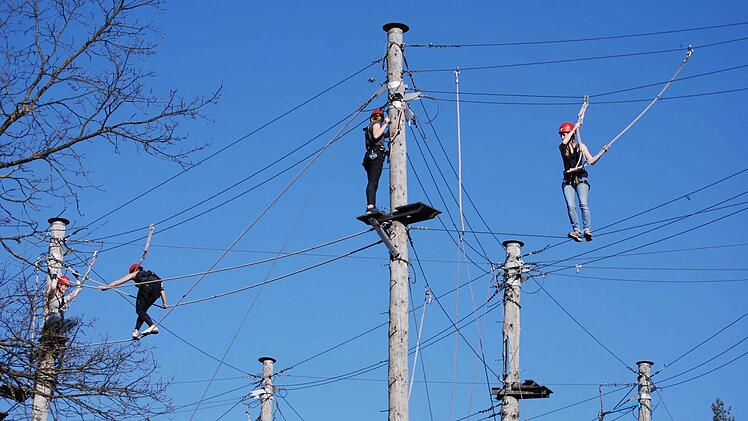 In luftiger Höhe lassen sich Männer und Frauen zu Trainern ausbilden. Fotos: Carmen Schwind