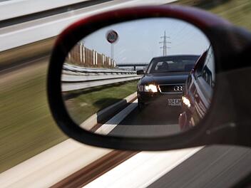 A9 bei Feucht: Wechselseitige N&ouml;tigung