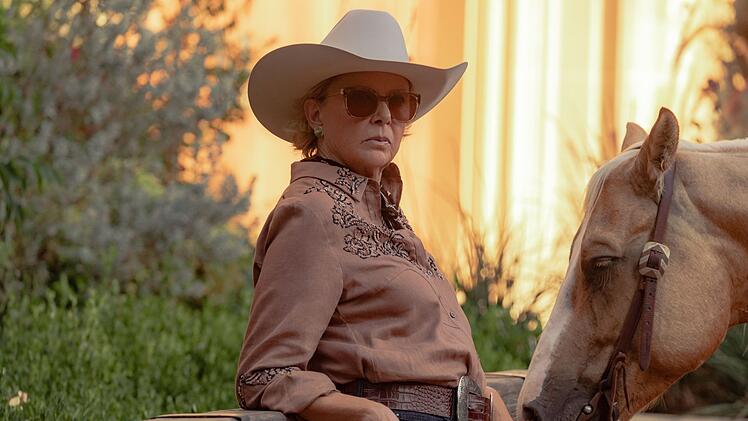 Dass Beulah Jackson (Annette Bening) normalerweise bekommt, was sie will, sieht man der Gegenspielerin der Duttons an.