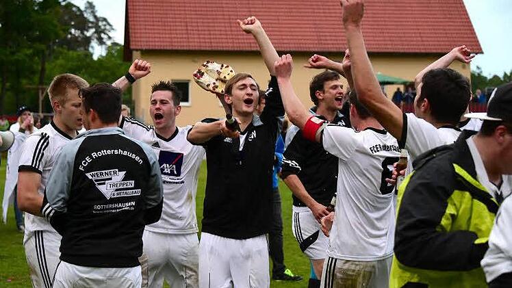 Der FC Rottershausen ist Kreisklassist nach einem dramatischen Sieg im Elfmeterschießen gegen den SV Niederlauer. Foto: Anders