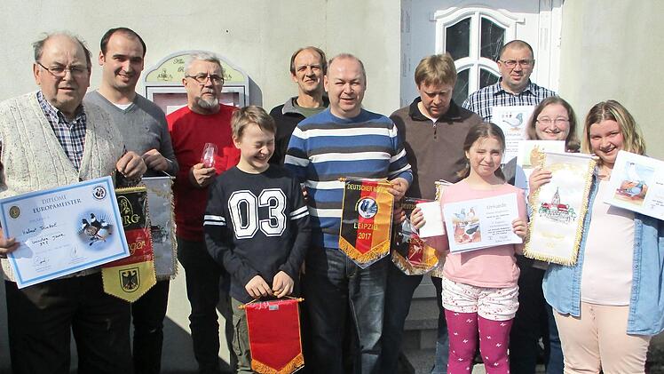 Gruppenbild mit den ausgezeichneten Züchtern Foto: p