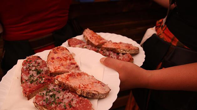 Wenn es hei&szlig; ist, schmeckt  ein Zwiebelmettbrot wunderbar.Foto: Stefanie Gleixner