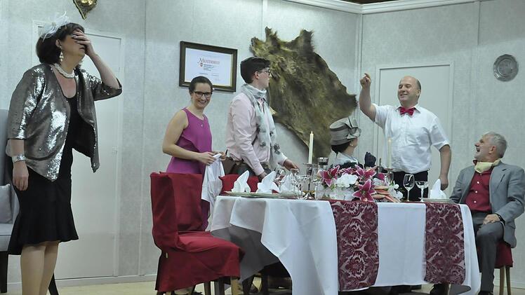 Sie schafften etwas, worüber manche Theatergruppe neidisch werden könnte: Sie begeisterten zwei Stunden lang ihr Publikum auf höchstem Niveau.  Foto: Peter Klopf