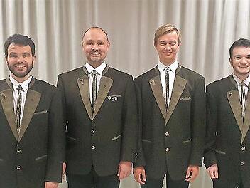 Die neuen Vorstandsmitglieder mit dem scheidenden 2. Schützenmeister: Thorsten Back, Timo Schmitt, Mirco Friedrich und Fabian Back.