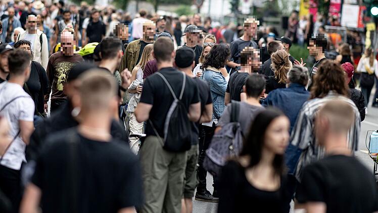 N&uuml;rnberg: Versammlungsgeschehen am Montag - Polizei zu "Behinderungen f&uuml;r den Fahrverkehr"