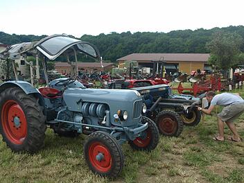 In das Dorfgeschehen binden sich die Bulldogfreunde ein und bereicherten zuletzt das Heimatfest. Foto: Archiv/Stefan Geiger