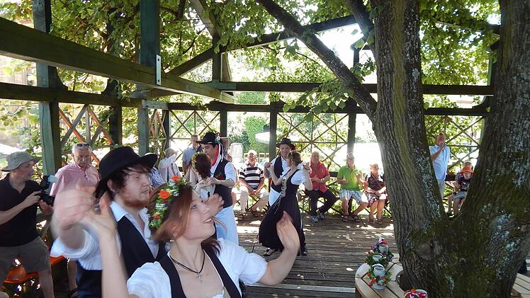 Die Lindenkirchweih und Veranstaltungen des Peestener Förderkreises sowie der Gemeinde werden weiterhin abgehalten. Für anderweitige Feiern steht die Tanzlinde künftig nicht mehr zur Verfügung. Foto: Horst Wunner/Archiv