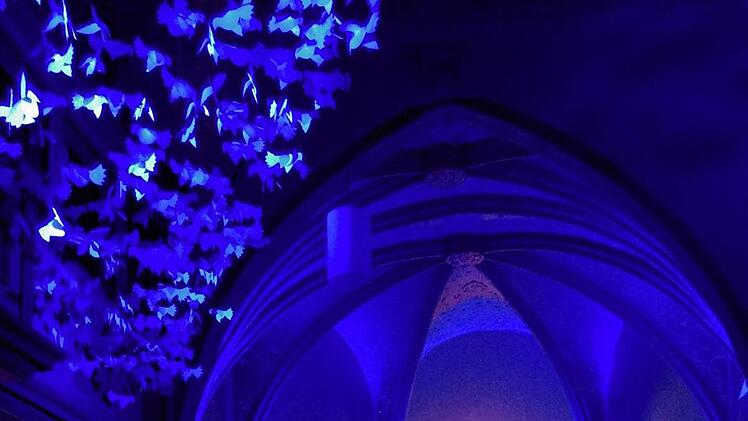 In beiden Kirchen - hier Sankt Laurentius - gab es beeindruckende Lichtinstallationen. Foto: Reiner Ansorge