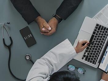 Ein Mathematikprofessor darf kein Sperma mehr spenden. Das Gesundheitsministerium sprach ein Verbot aus, das Material des 42-J&auml;hrigen zu verwenden.  Symbolbild: pixabay.com / rawpixel