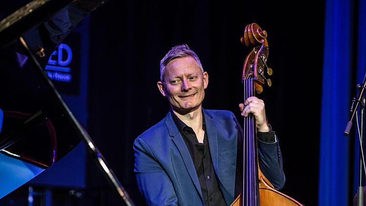 Das Thilo Wolf Quartett mit Thilo Wolf am Flügel, der Sängerin Johanna Iser, dem Kontrabassisten Markus Schieferdecker und dem Schlagzeuger Paul Höchstädter eröffnete die Sonneberger Jazztage.Foto: Jochen Berger