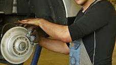 Sorgfalt ist oberste Priorität in den Ehrlich-Werkstätten.