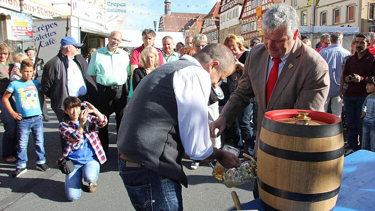 Die ersten Liter (Frei-)Bier waren heiß begehrt.Foto: Ralf Kestel