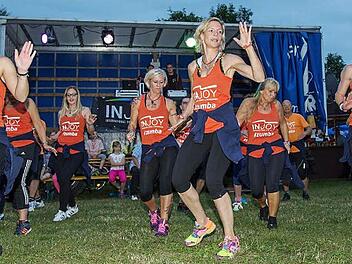 Eine tolle Show lieferte die Zumba-Truppe von InJoy. Fotos: Klaus Gagel