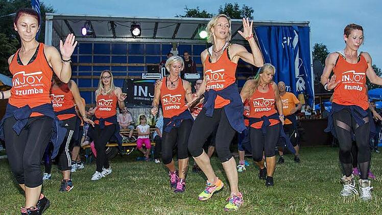 Eine tolle Show lieferte die Zumba-Truppe von InJoy. Fotos: Klaus Gagel