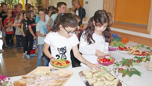 Auf die Theorie folgte die Praxis in Form eines großen Frühstücksbüffets.  Foto: Heike Schülein