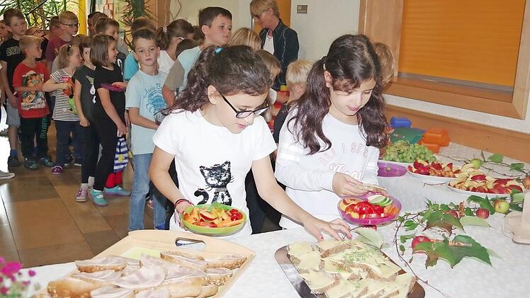 Auf die Theorie folgte die Praxis in Form eines großen Frühstücksbüffets.  Foto: Heike Schülein