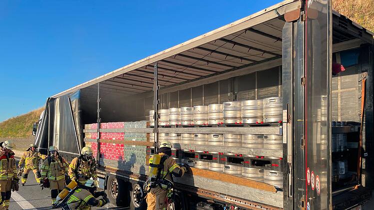 Lkw-Reifen in Brand - Feuerwehr verhindert schlimmeres