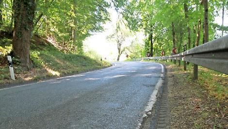 Die enge Ramstertalstraße zwischen Ebermannstadt und Wohlmuthshüll/Kanndorf Foto: MOG