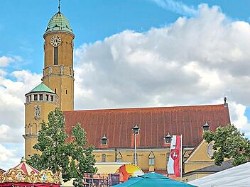 Der Kirchturm von St. Otto wird aufgrund seiner Form oft auch als &bdquo;Spargelturm&ldquo; bezeichnet und ist ein Wahrzeichen der Gartenstadt.Dietmar Schutty