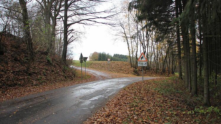 AmOrtsrand von Wildenberg Richtung Hain zweigt der Feldweg ab, der als Baustellenzufahrt genutzt werden könnte.  Foto: Friedwald Schedel