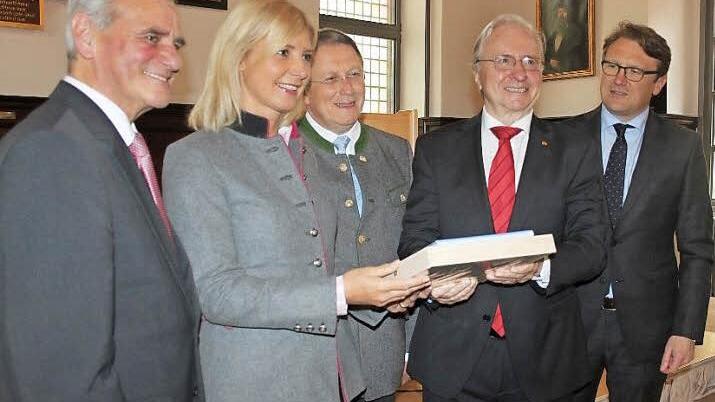Landrat Oswald Marr, Umweltministerin Ulrike Scharf, Kulmbachs OB Henry Schramm, FWO-Verbandsvorsitzender Heinz Köhler und FWO-Geschäftsführer Markus Rauh Foto: Veronika Schadeck