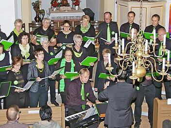 "feinKlang" singt in der Kirche St. Aegidius.  Foto: Beate Teuber