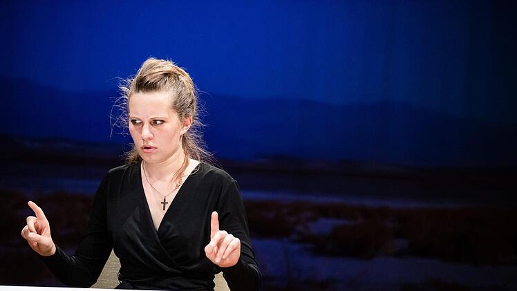 Furioses Kammerspiel: Szene aus der Coburger Erstaufführung der Komödie "Gespräch wegen der Kürbisse" in der Reithalle.Foto: Sebastian Buff