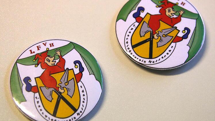 Die Buttons gehören zum Verein.Foto: Matthias Hoch