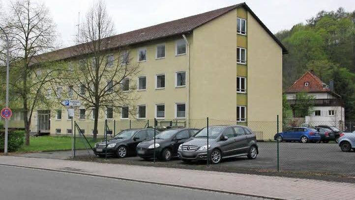 In dem ehemaligen Schwesternwohnheim soll(te) eine psychiatrische Tagesklinik des Bezirks entstehen. Unter dieser Bedingung würde der Kreis von seinem Vorkaufsrecht dafür zurücktreten. Foto: Anja Greiner