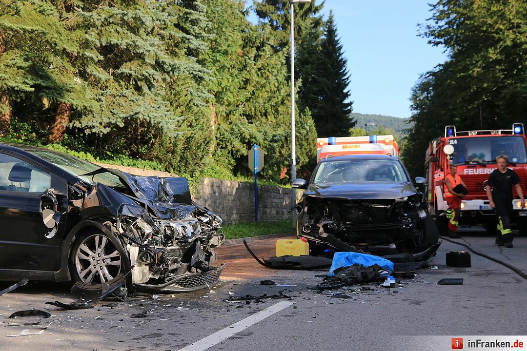 Auto übersehen: Zwei Verletzte bei Unfall in Ebermannstadt