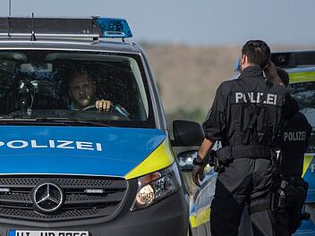 Ali B., der mutmaßliche Vergewaltiger und Mörder der 14-jährigen Susanna F., soll am Abend in Frankfurt landen. Angeblich hat er in kurdischer Haft die Tat gestanden. Symbolfoto: Boris Roessler/dpa