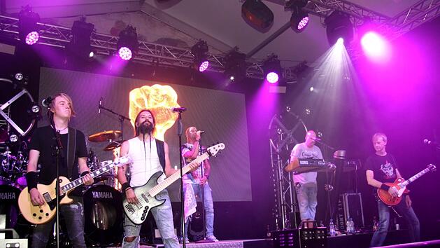 Der Abend stand unter dem Motto "J1 is back".  Die Ehemaligen von "Javelin" sorgten f&uuml;r einen tollen Kirchweihauftakt.Richard S&auml;nger