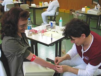 Fünf Milliliter Blut reichen für eine Typisierung zur Stammzellenspende aus. Foto: Sonja Werner