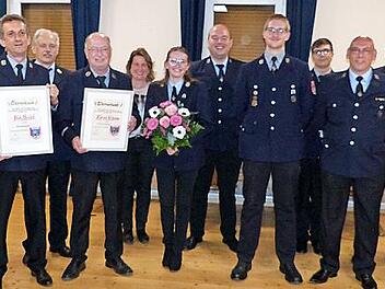 Ehrungen und Neuwahlen standen im Vordergrund der Jahreshauptversammlung. Unser Bild zeigt (von links) Ottmar Neff, Simone Schaller, Dirk Strobel, Kreisbrandinspektor Horst Tempel, Alfred Schreier, Bürgermeisterin Doris Leithner-Bisani, Petra Bär, Lukas Ott, Vincent Backer, Dominik Müller, Vorsitzenden Matthias Mayer, Denis Ströhlein und Kerstin Ott.