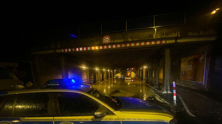 Unwetter in Franken: Gewitter und Regen sorgen für über 100 Einsätze - mehrere Blitzeinschläge